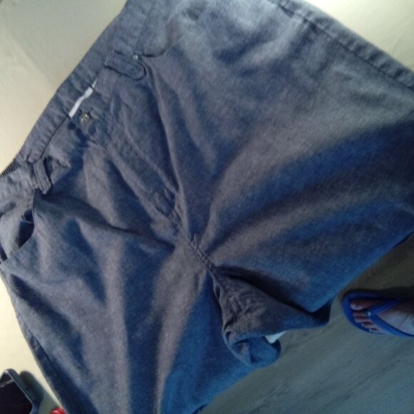 Alfred Dunner Women's 18 Classic Capris - Picture 4 of 9